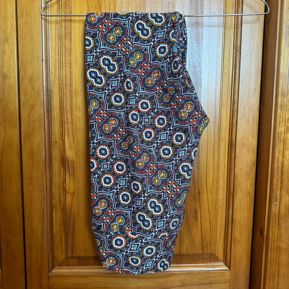 LuLaRoe Purple, Orange and Teal Patterned Women’s Leggings